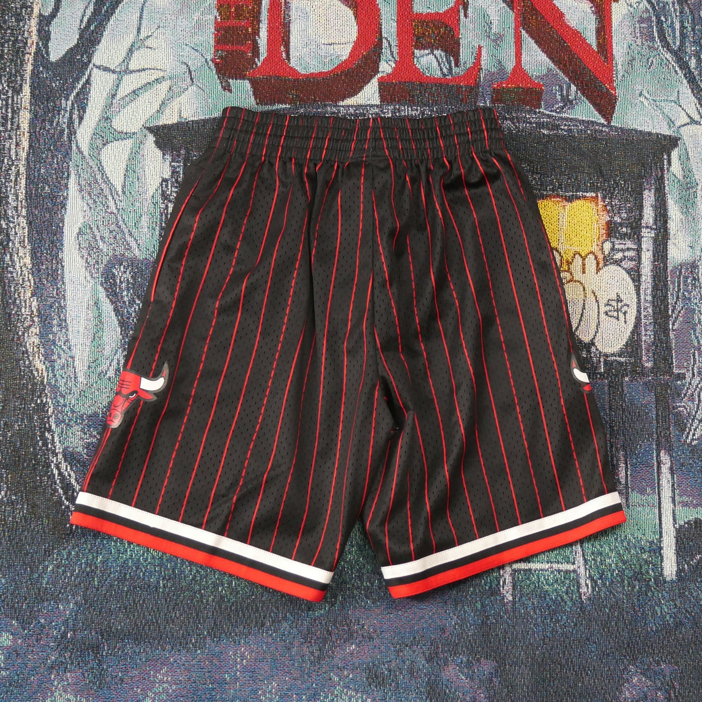 Mitchell & Ness '96-'97 Chicago Bulls Alternate Swingman Basketball Shorts